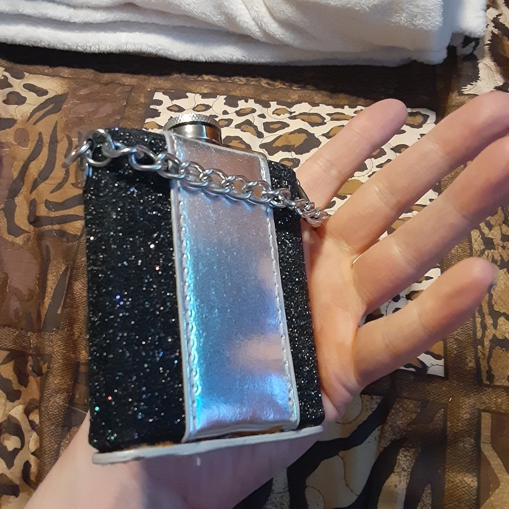 Flasks - Picture 2 of 7